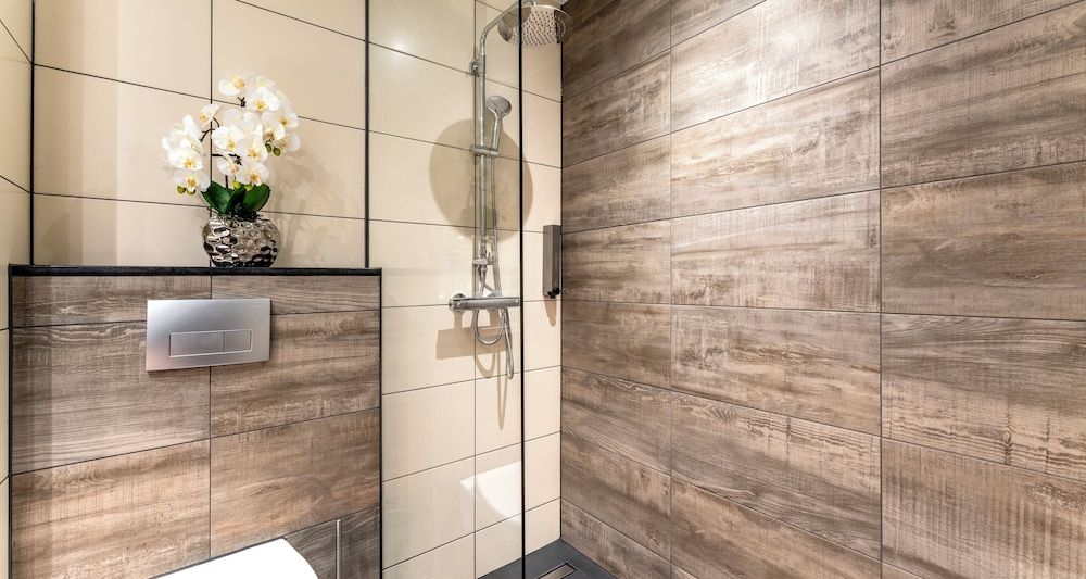 PLAZA Premium Grand Winston Standard Double Room 5