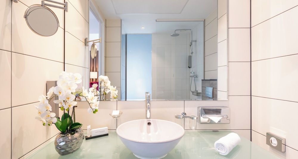 PLAZA Premium Grand Winston Comfort Double Room 7