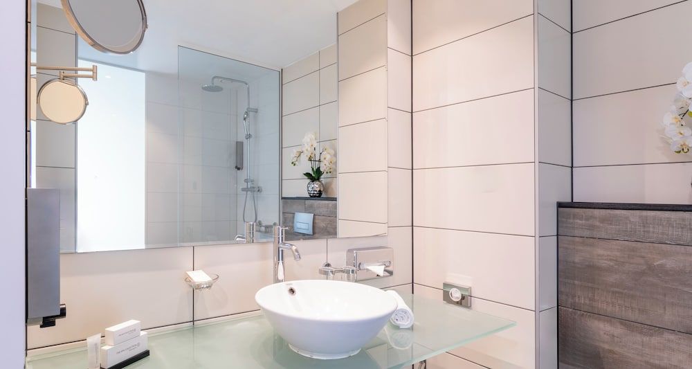 PLAZA Premium Grand Winston Comfort Double Room 5