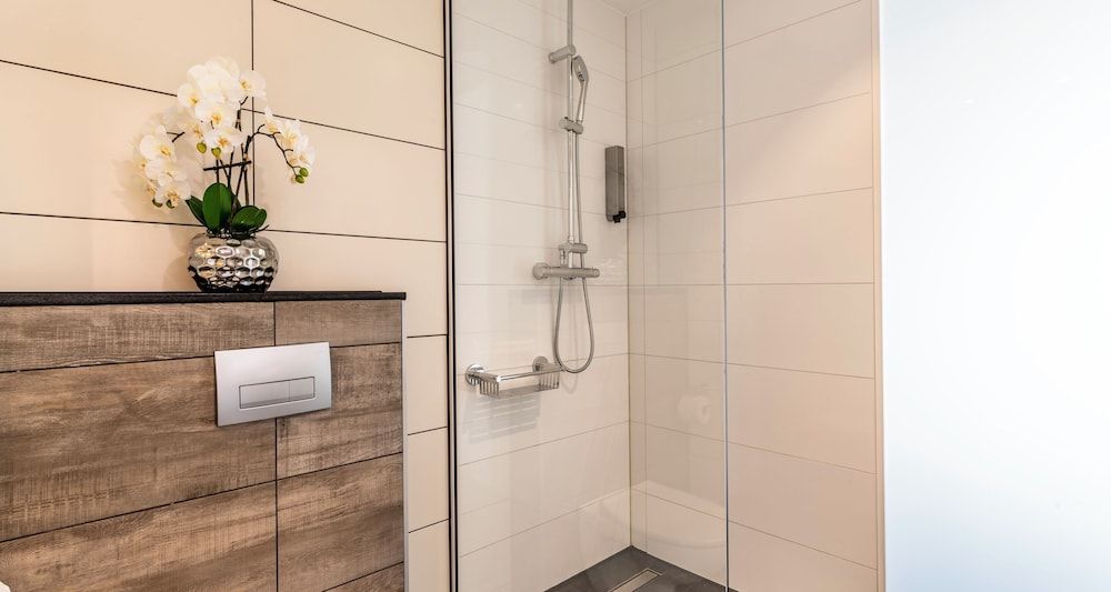 PLAZA Premium Grand Winston Comfort Double Room 6