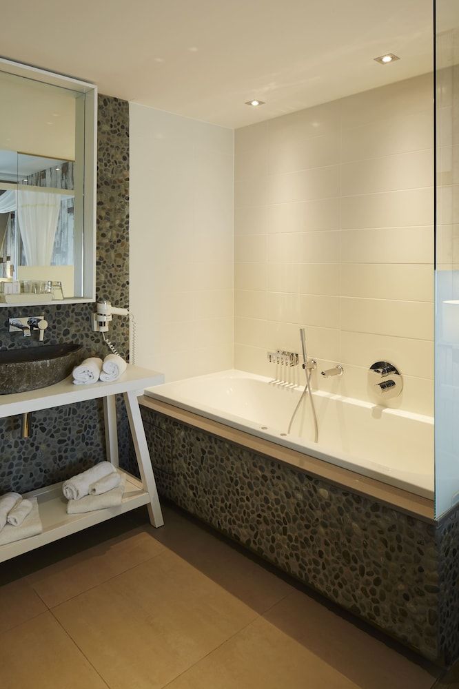 Van der Valk Hotel Den Haag Wassenaar Junior Suite, 1 King Bed 3