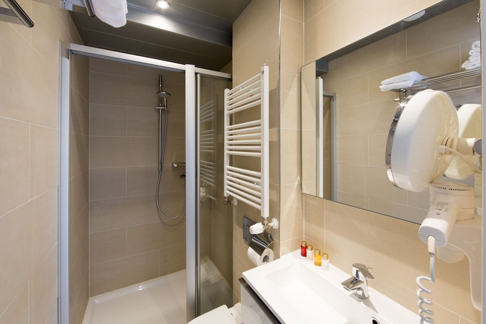 No. 377 House Standard Double Room, Canal View (Small) 3