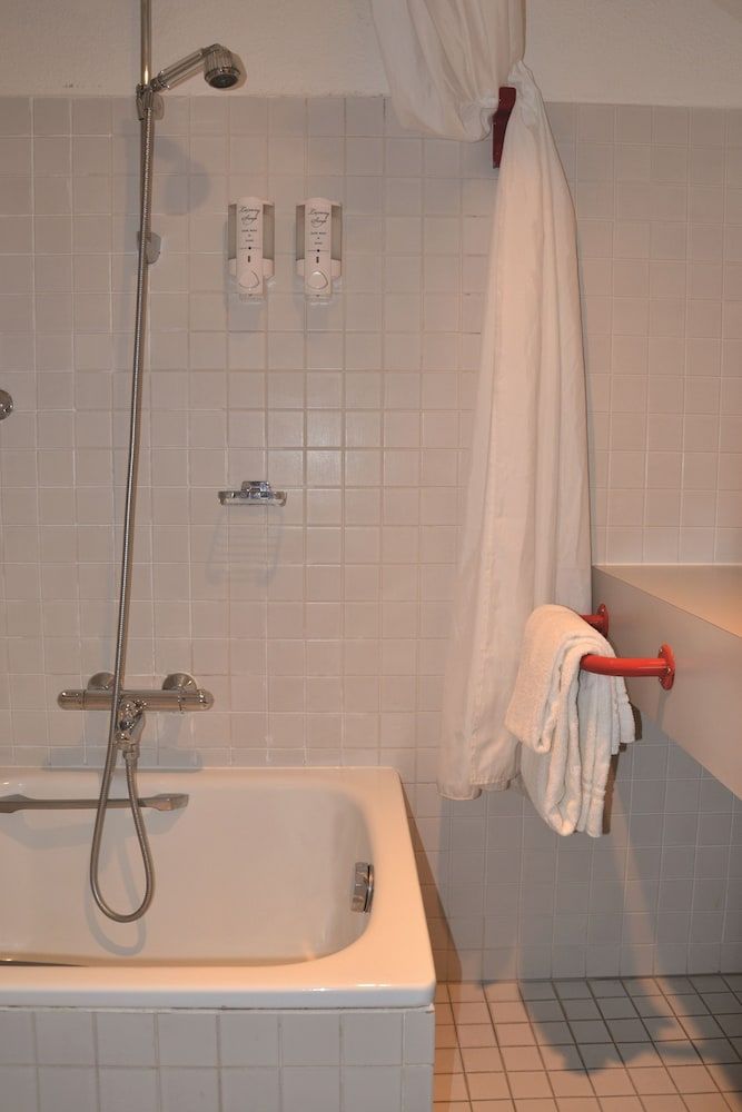 Deep Soaking Bathtub