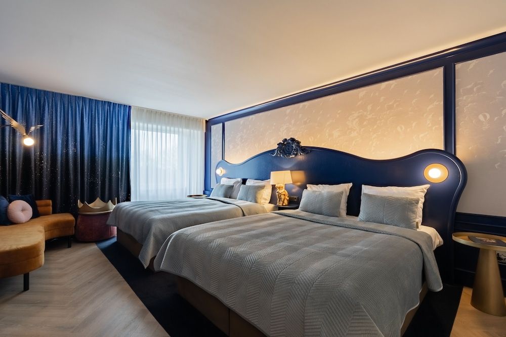 Premium Room max. 4 persons (with unlimited amusement park access)
