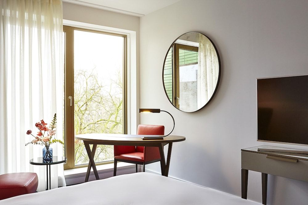 Hyatt Regency Amsterdam Twin Room (View) 7
