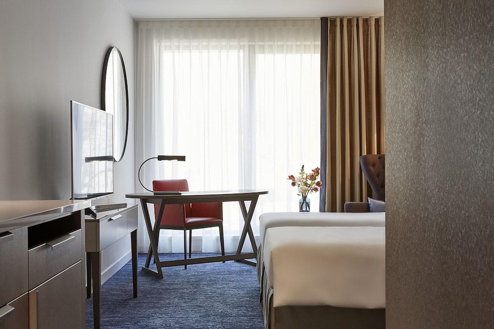 Hyatt Regency Amsterdam Twin Room (View) 5
