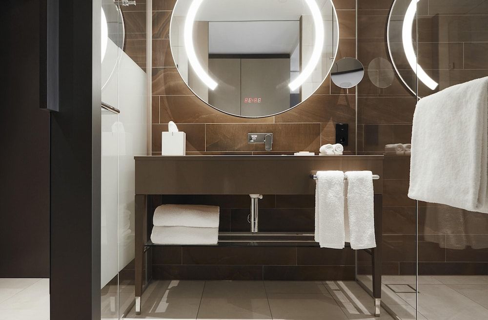 Hyatt Regency Amsterdam Twin Room (View) 6