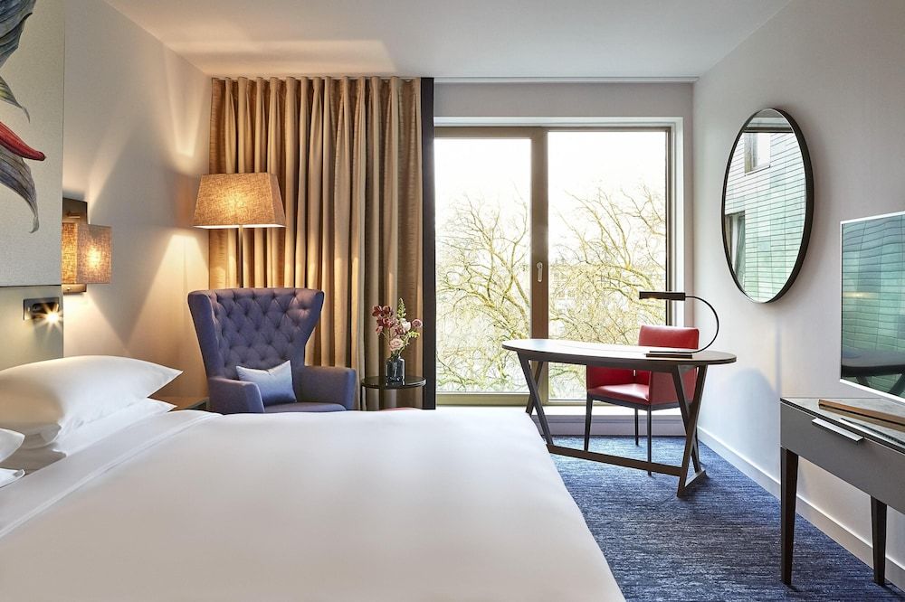Hyatt Regency Amsterdam Twin Room (View) 2