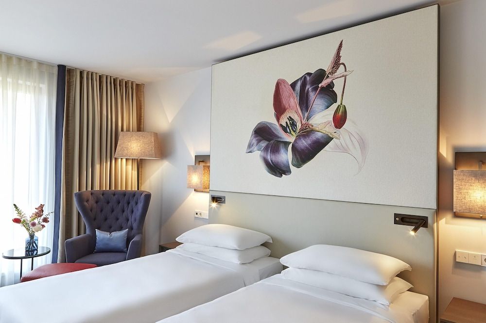 Hyatt Regency Amsterdam Twin Room (View) 4