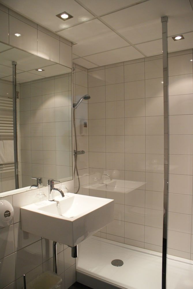 Fletcher Hotel - Restaurant De Eese - Giethoorn Luxe tweepersoonskamer met Douche en Balkon 6