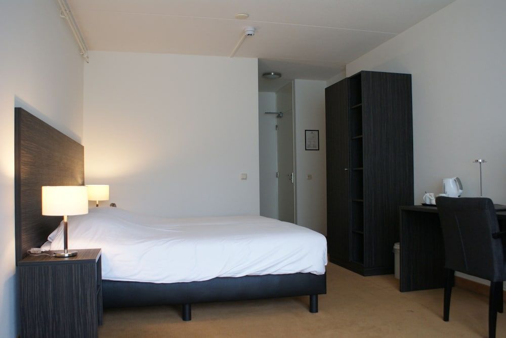 Fletcher Hotel - Restaurant De Eese - Giethoorn Luxe tweepersoonskamer met Douche en Balkon 4