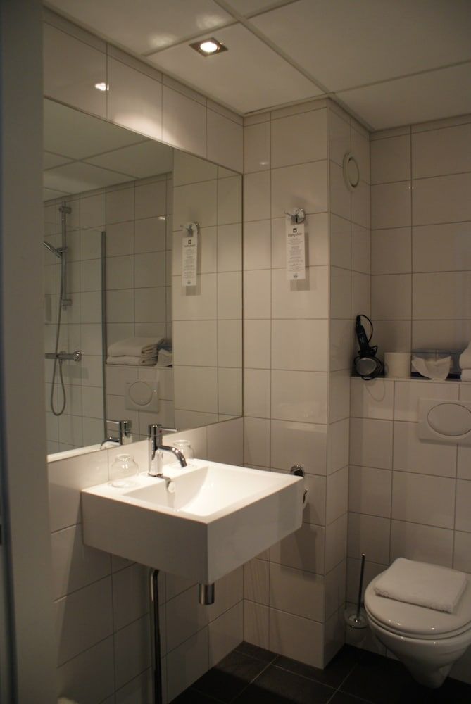 Fletcher Hotel - Restaurant De Eese - Giethoorn Comfort tweepersoonskamer met Douche 4