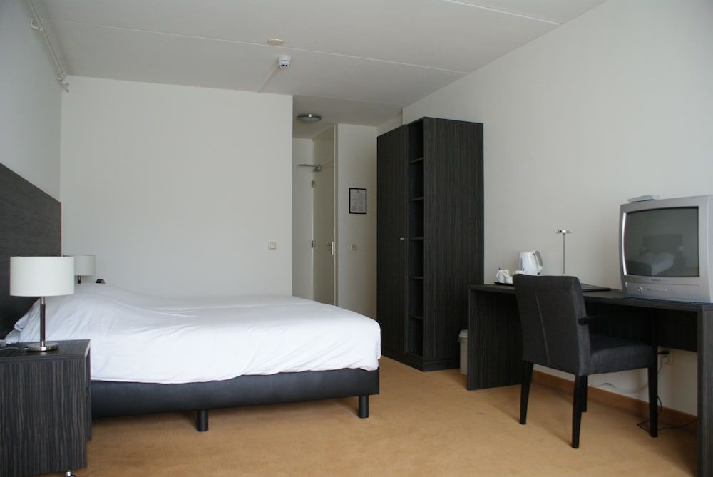 Fletcher Hotel - Restaurant De Eese - Giethoorn Luxe tweepersoonskamer met Douche en Balkon 2