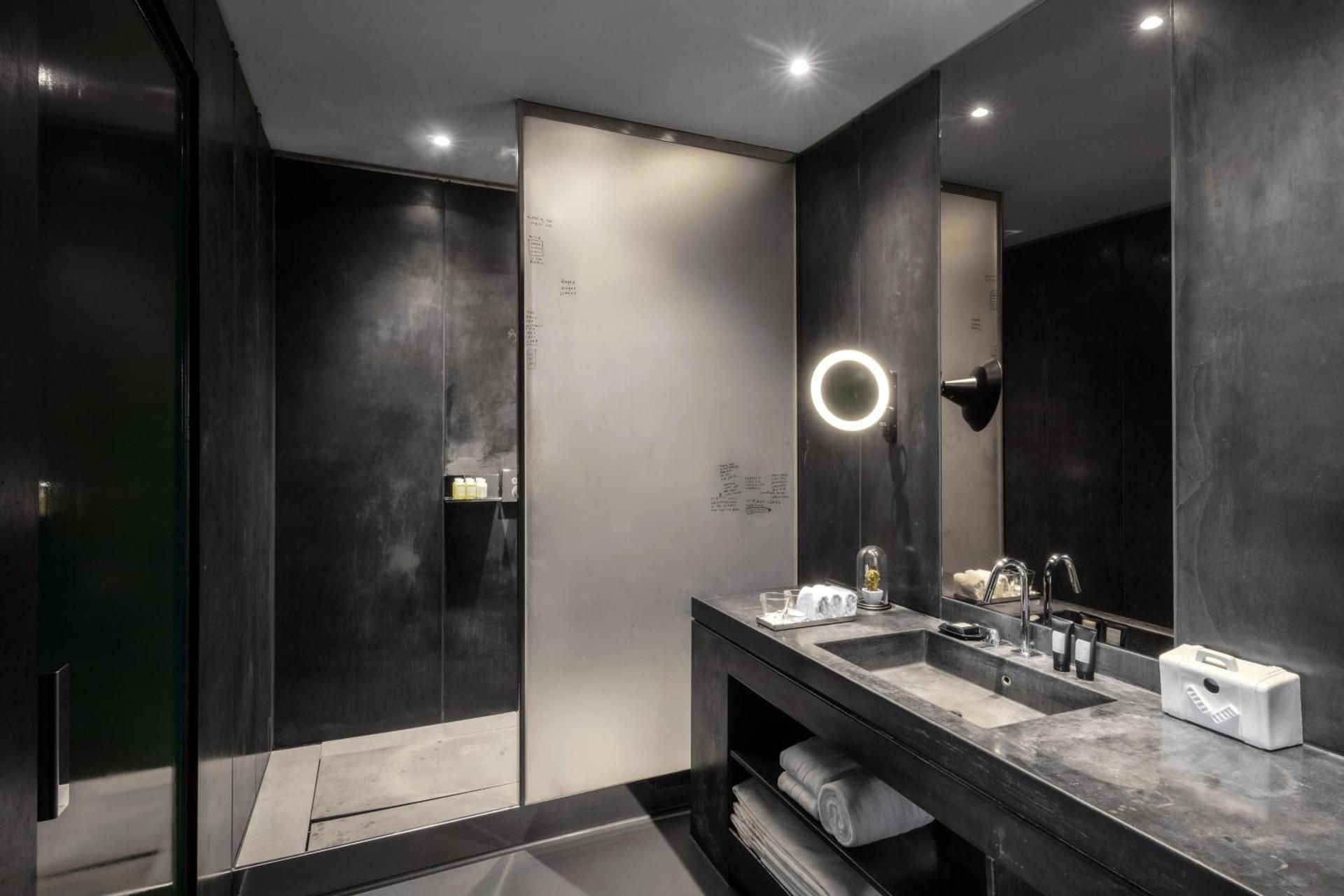 Penthouse II (Bank), 1 Bedroom Studio Suite, 1 King, Round bed