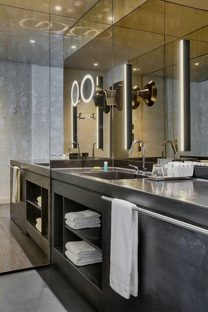 Deluxe Suite Bank, Suite, 1 King