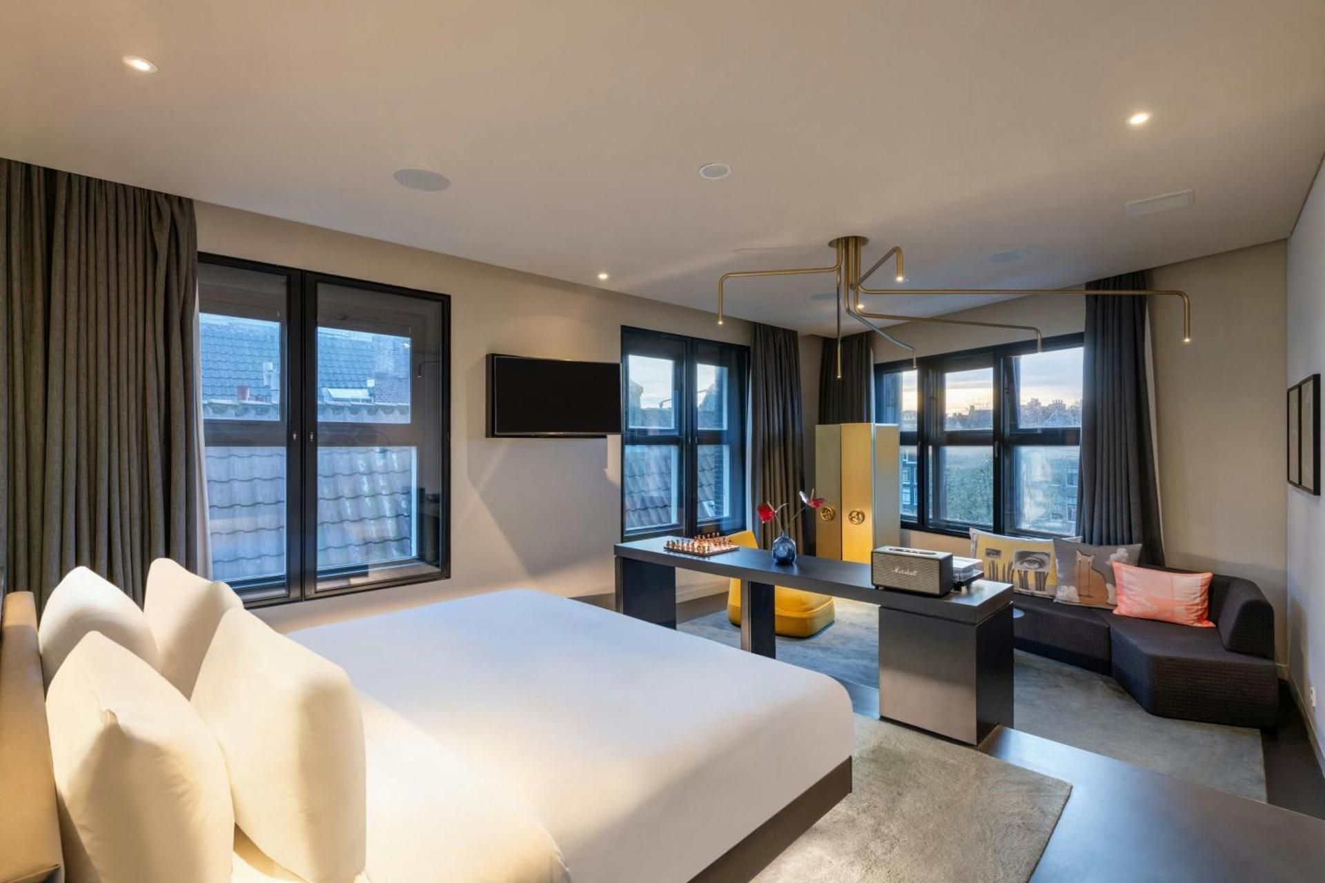 Penthouse II (Bank), 1 Bedroom Studio Suite, 1 King, Round bed