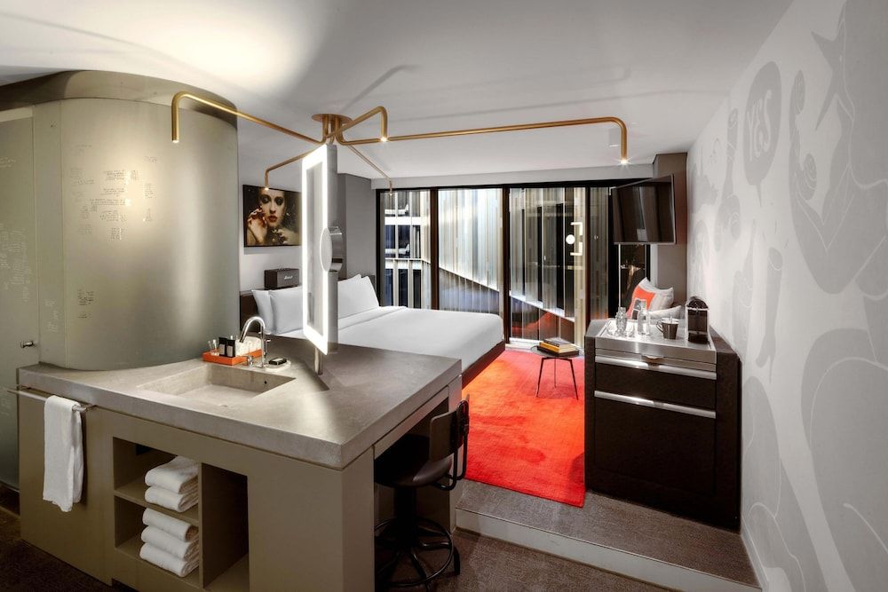 W Amsterdam Room, 1 King Bed 6