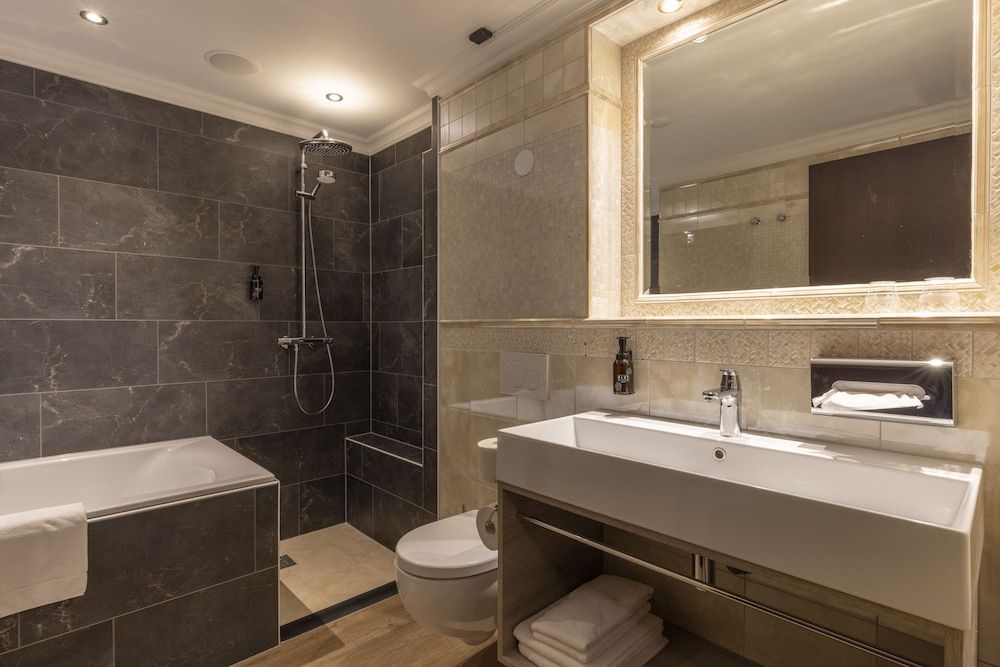 Fletcher Familiehotel De Hunzebergen Royal Suite 4