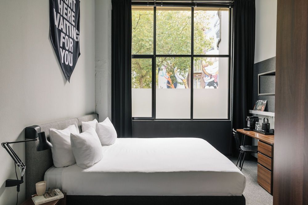 The Social Hub Amsterdam City Deluxe Room 2