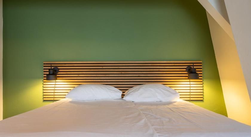 Weber Hotel Double Room 11