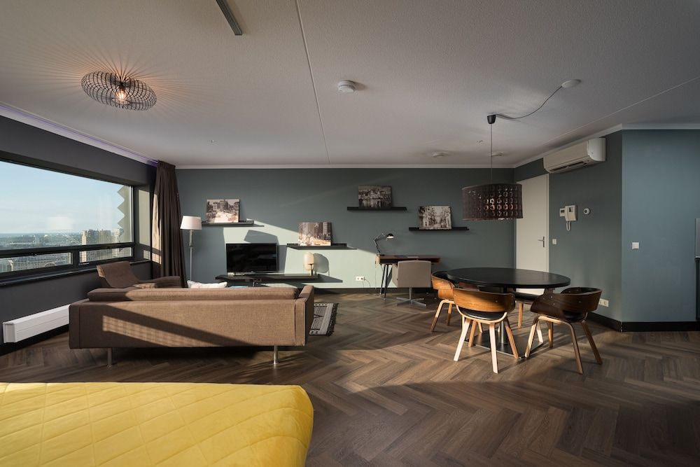 Panoramic Studio (29th floor 727)