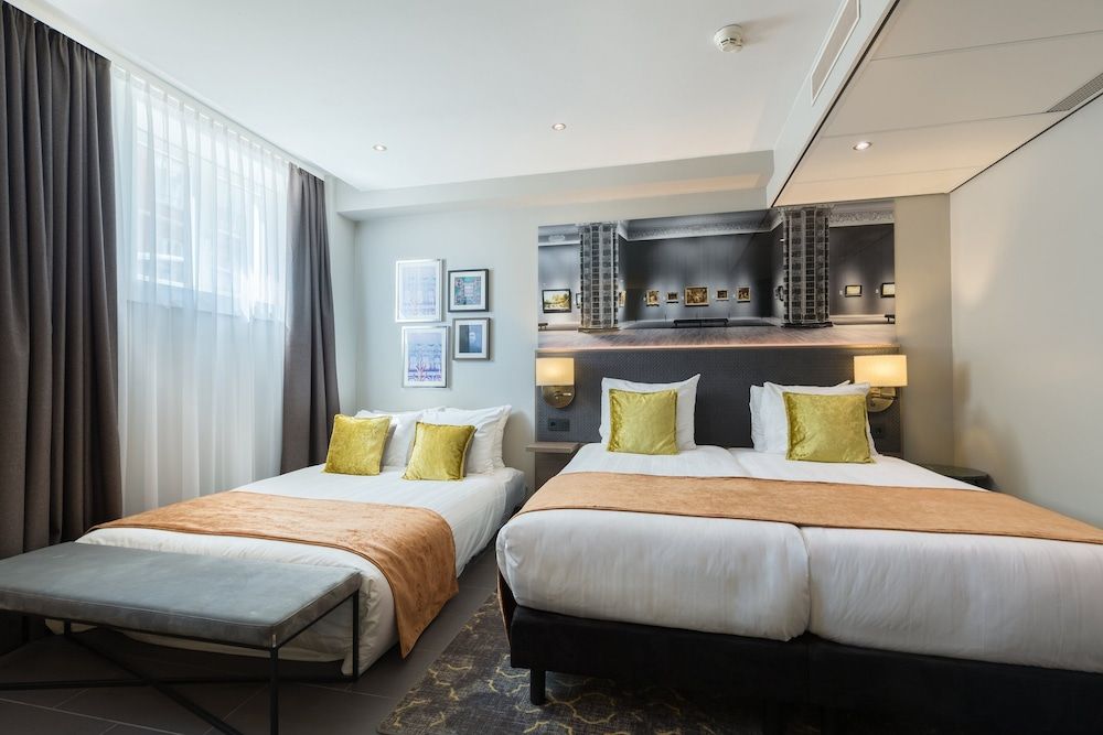Comfort Room (1 Double Bed 1 Twin Bed Limited View)