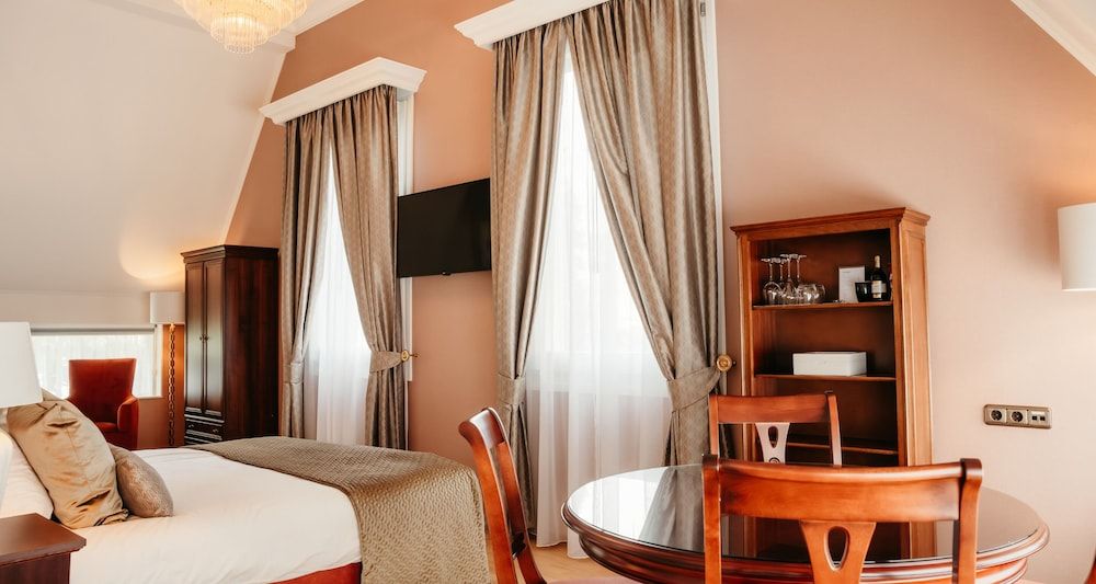 Suite, 1 Double Bed, Non Smoking, Garden View
