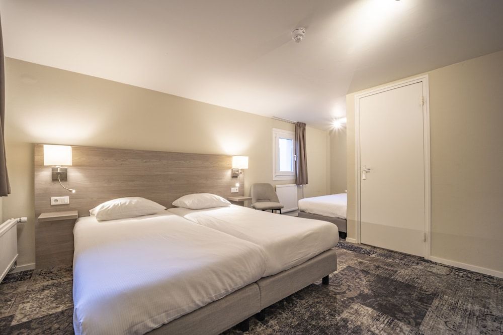 Fletcher Hotel Valkenburg Triple Room 3