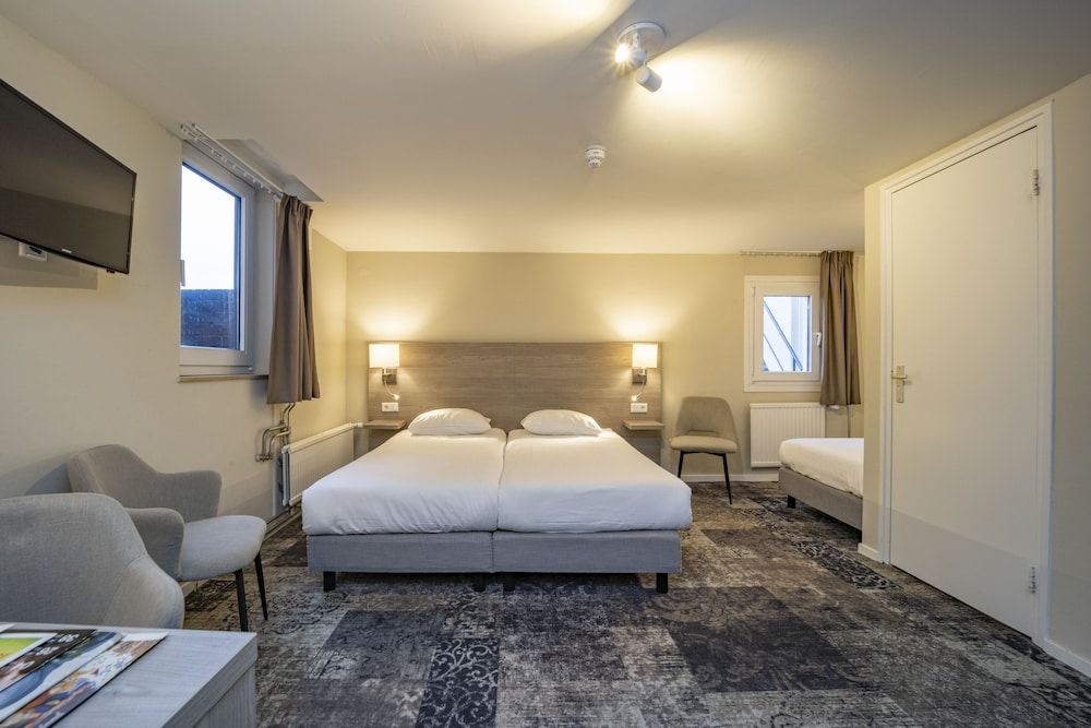 Fletcher Hotel Valkenburg Triple Room 2