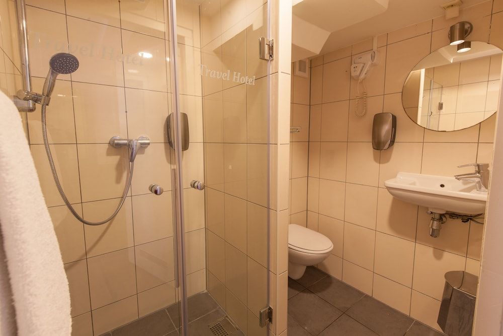 Travel Hotel Amsterdam Twin Room 8