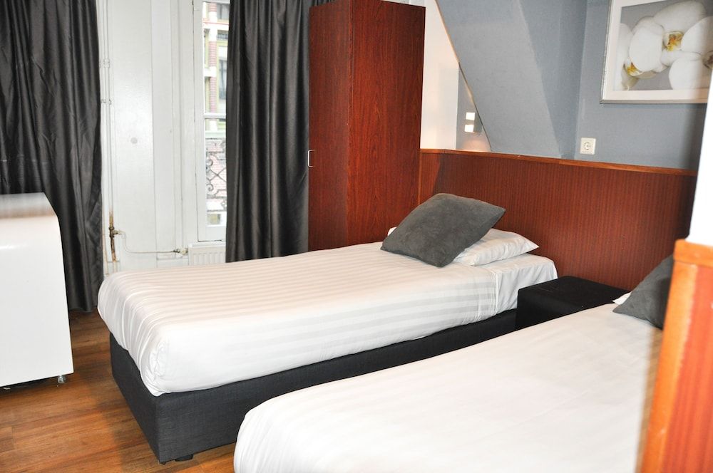 Travel Hotel Amsterdam Twin Room 2