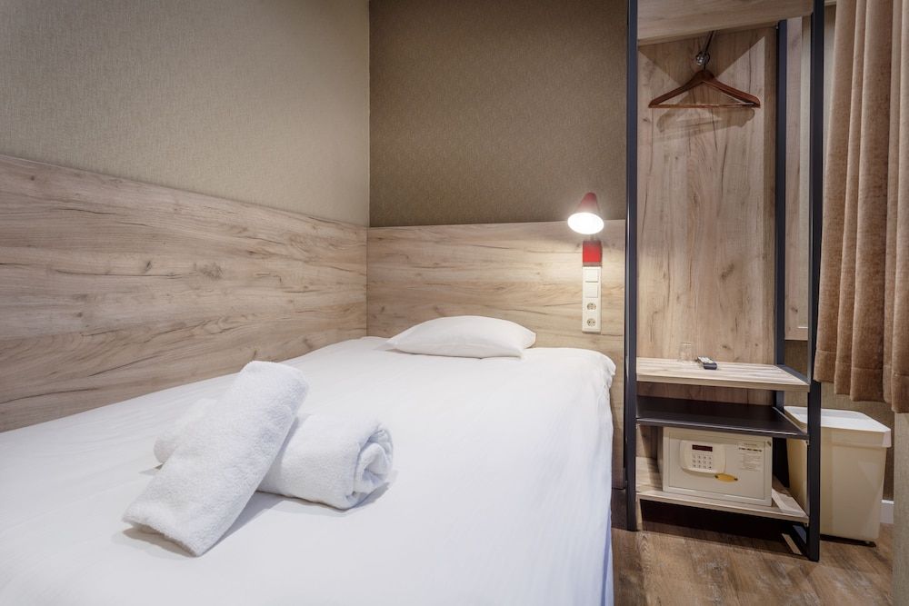 undefined Amsterdam Downtown Hotel 3