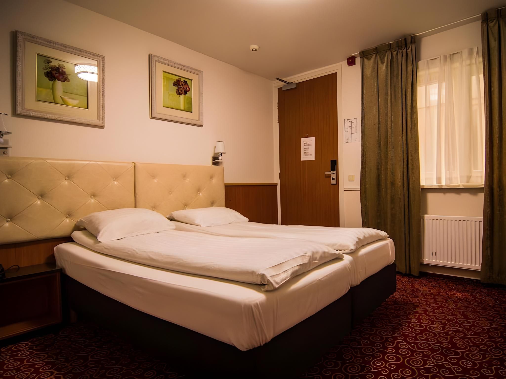 undefined Amsterdam Downtown Hotel 9