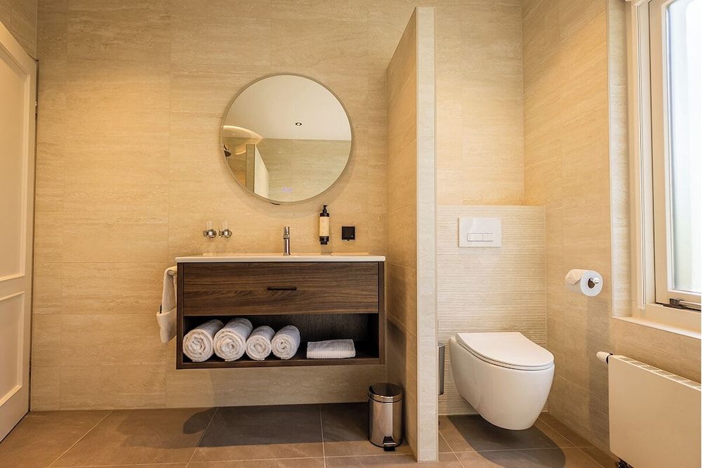 Kasteel De Vanenburg Deluxe Room, 1 King Bed, Bathtub 2