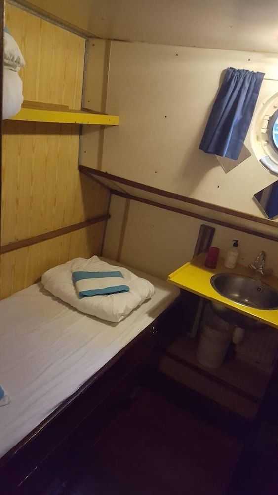 Intersail hostel Amsterdam Economy Twin Room, 1 Bedroom