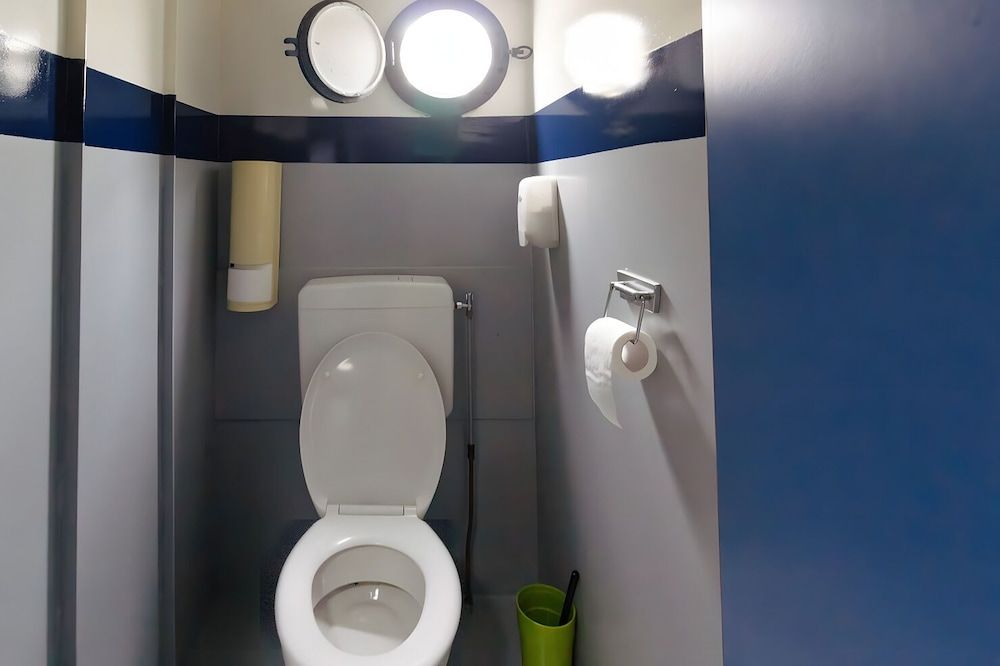 Intersail hostel Amsterdam Economy Twin Room, 1 Bedroom 8