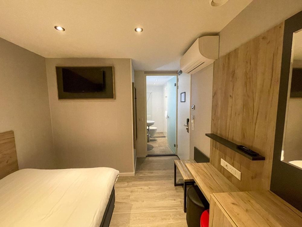 Joy Hotel Small Double Room without window