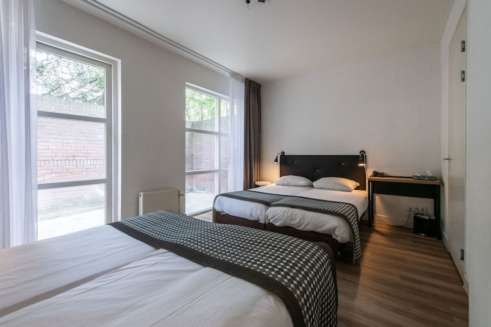 undefined Acostar Hotel 10