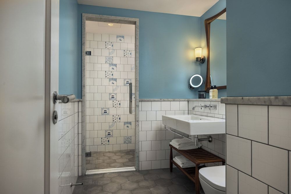 The July - Twenty Eight Executive Apartment 3