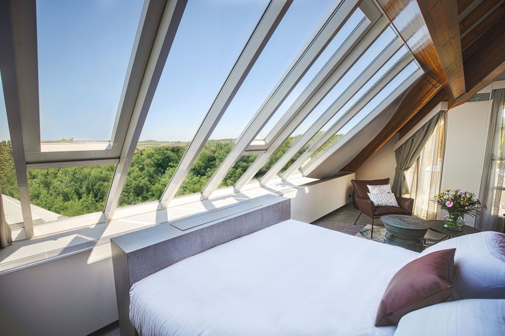 Thermae 2000 Hotel Wellness Suite with sunshower (Including Spa Access)