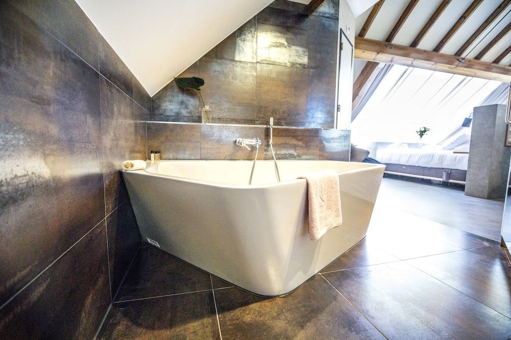 Thermae 2000 Hotel Wellness Suite with sunshower (Including Spa Access) 6