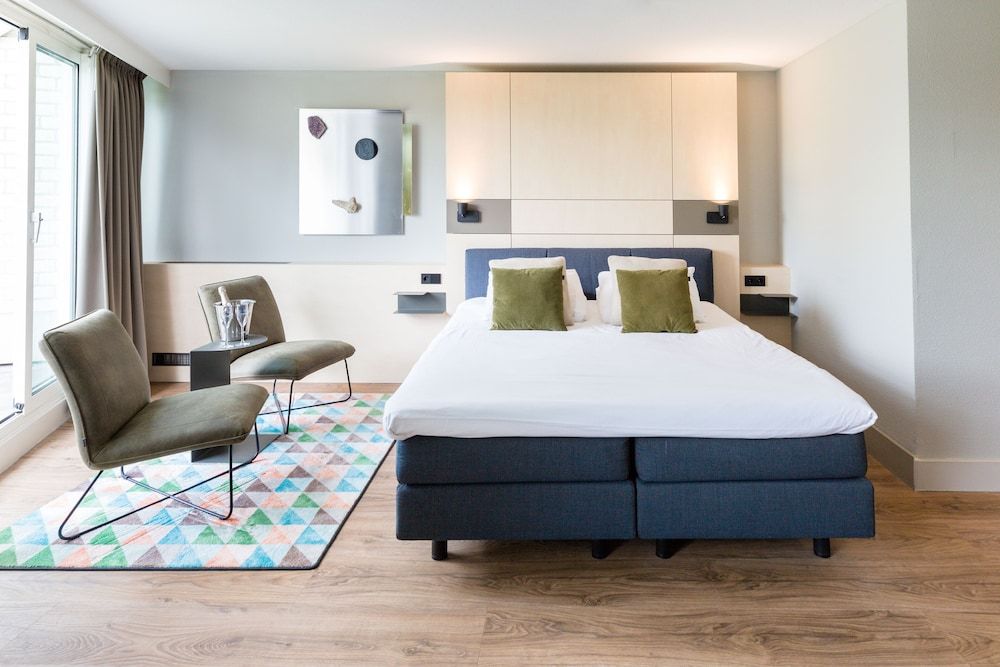 Thermae 2000 Hotel Superior room with infra-red or massage chair (Including Spa Access)