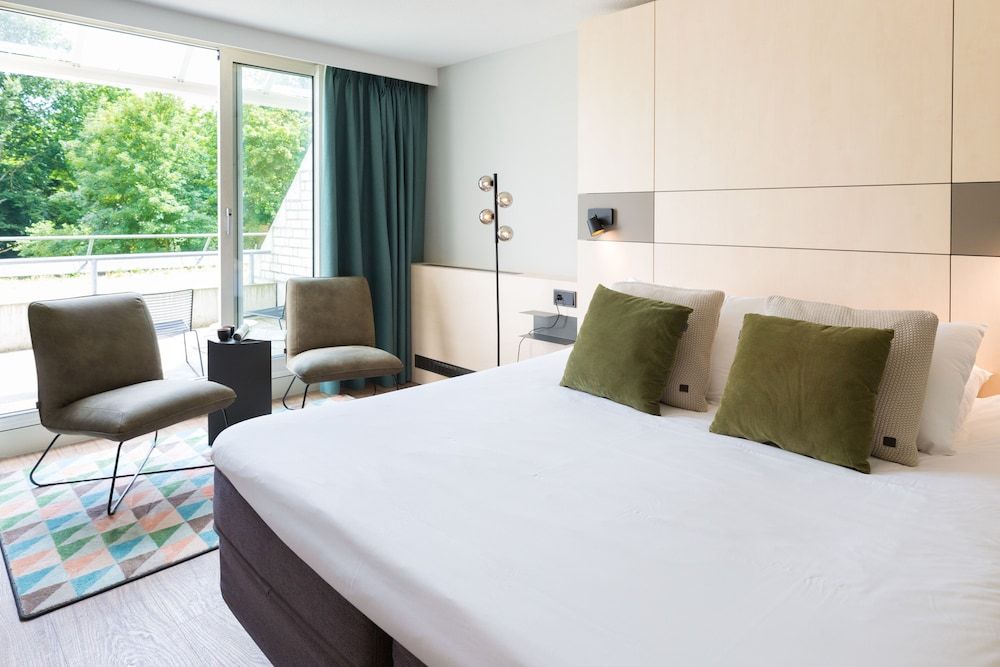 Thermae 2000 Hotel Superior room with infra-red or massage chair (Including Spa Access) 2