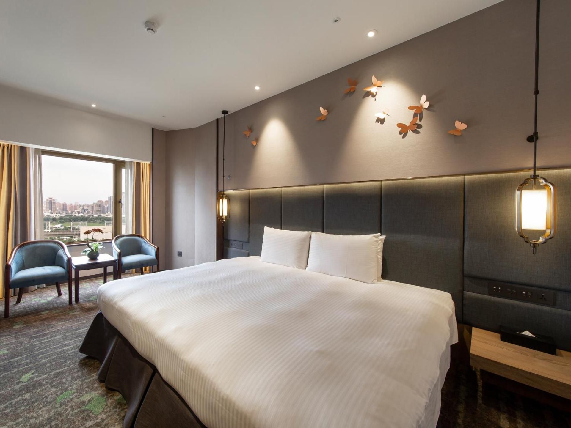 Delicate Room