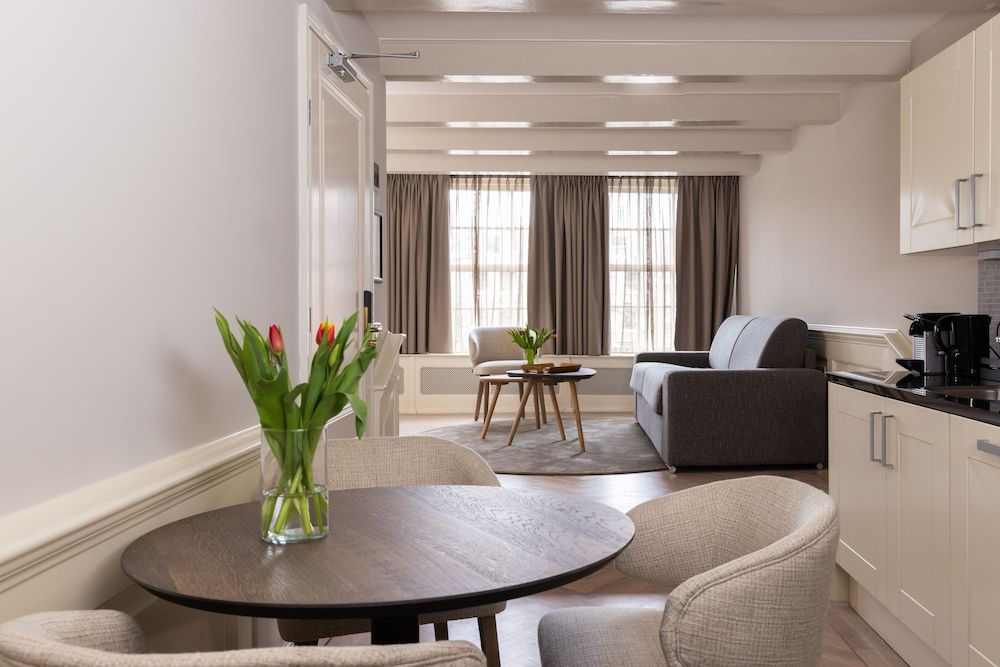 Canal Suites Amsterdam Deluxe Apartment, Canal View 8