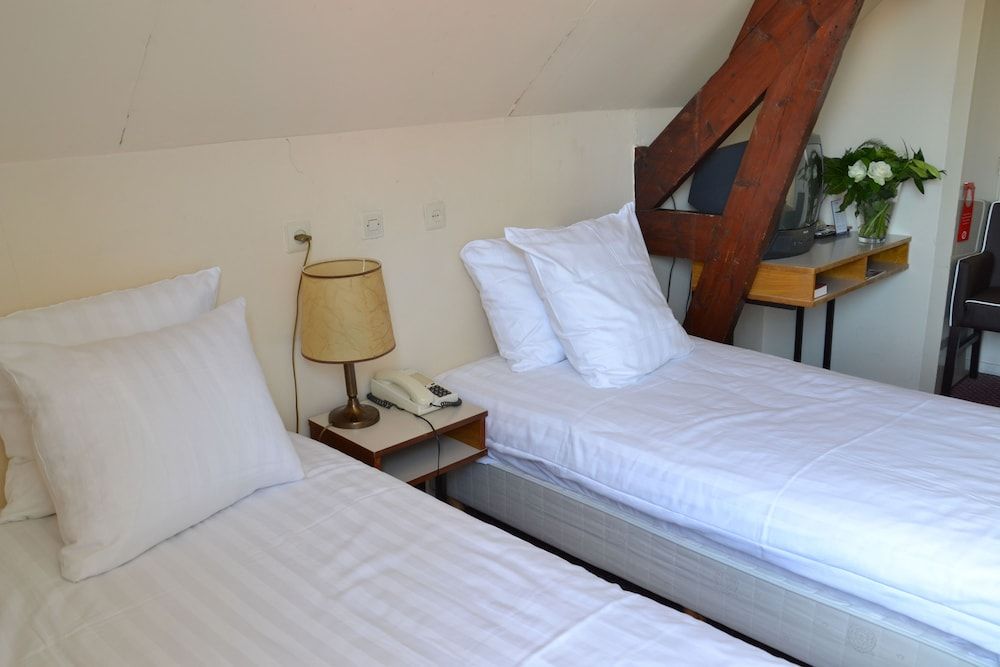 Double Room, Shared Bathroom (Budget)