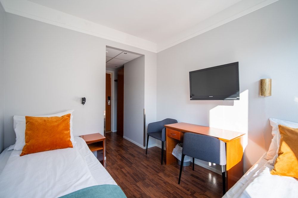 undefined Enter Amalie Hotel 6