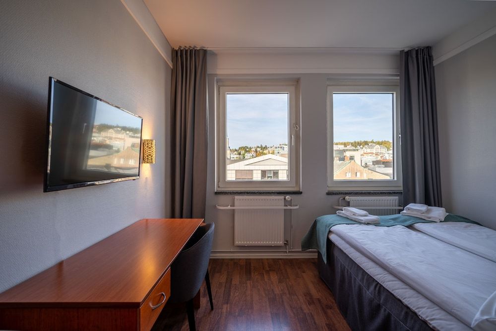 Enter Amalie Hotel Basic Double or Twin Room 7