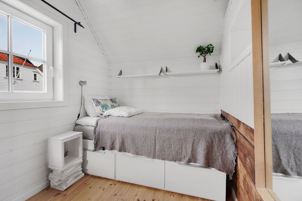 To Sostre Guesthouse Family Apartment, 3 Bedrooms, Non Smoking, Park View 3