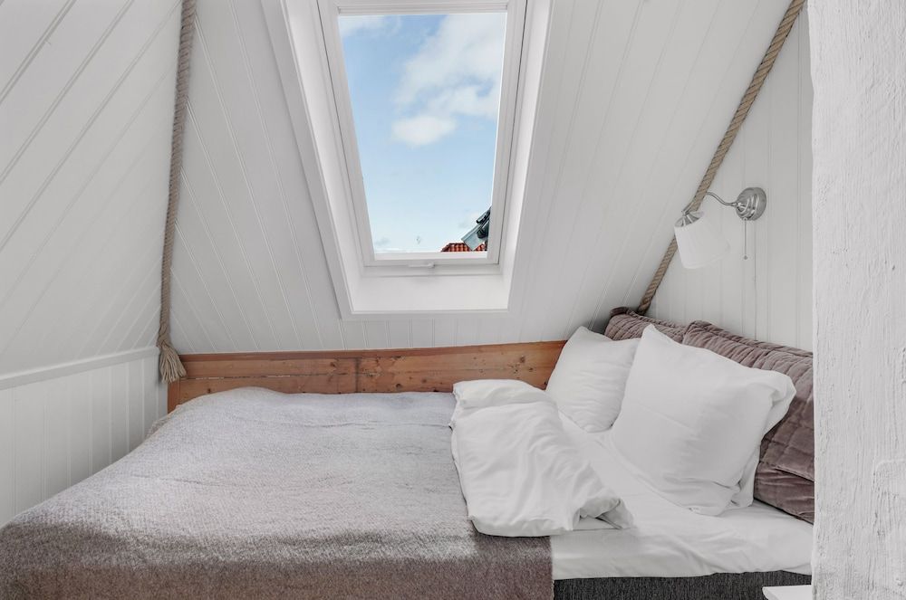 To Sostre Guesthouse Family Apartment, 3 Bedrooms, Non Smoking, Park View